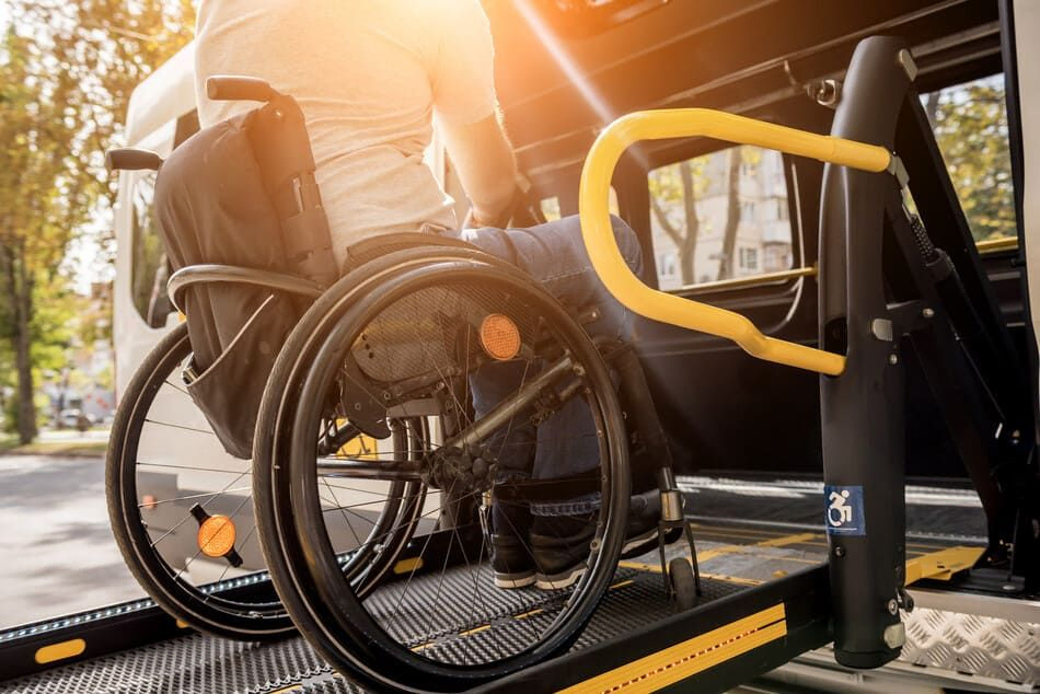 autocar accesible para silla de ruedas